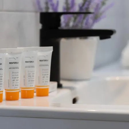 Sweet Lemon Saska Kepa Next To Vistula River By Renters * Varsovie